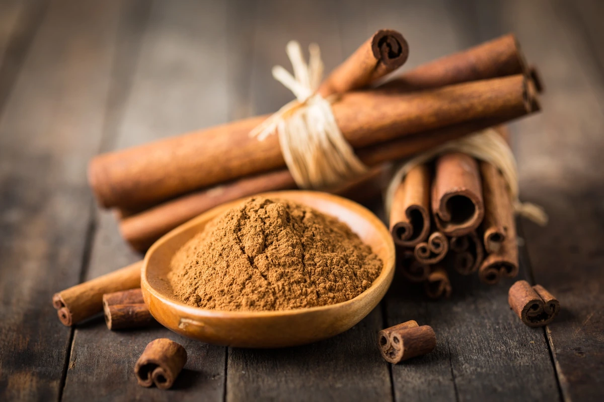 Ground cinnamon sticks and powdered cinnamon in a bowl